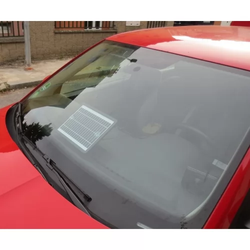 Použitie 12V/6W solárnej nabíjačky autobatérií s USB nabíjaním telefónov